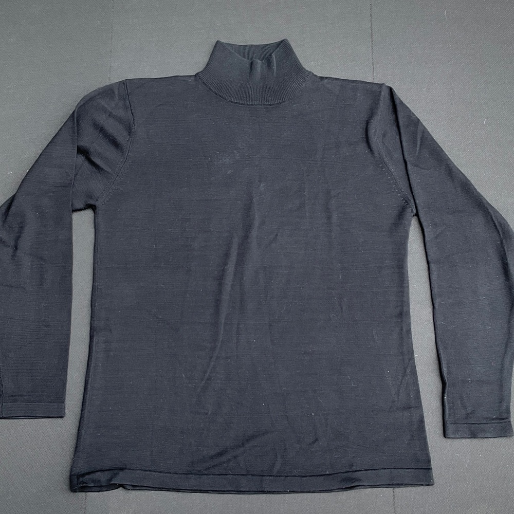 Valerie Stevens black Turtleneck Sweater , 100% silk medium